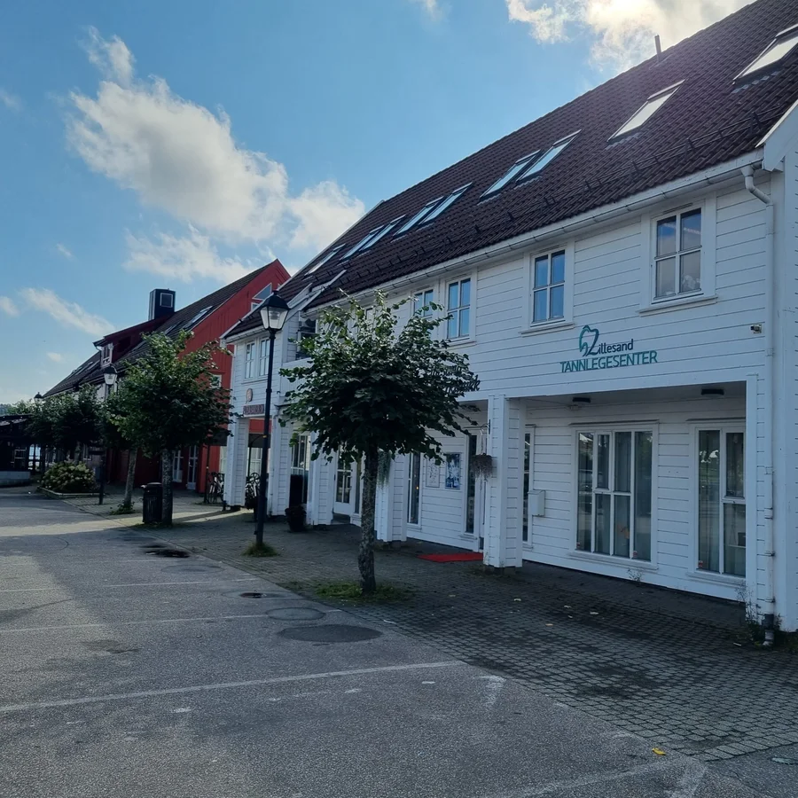 Torvgården i Havnegata 1, der Lillesand Tannlegesenter holder til