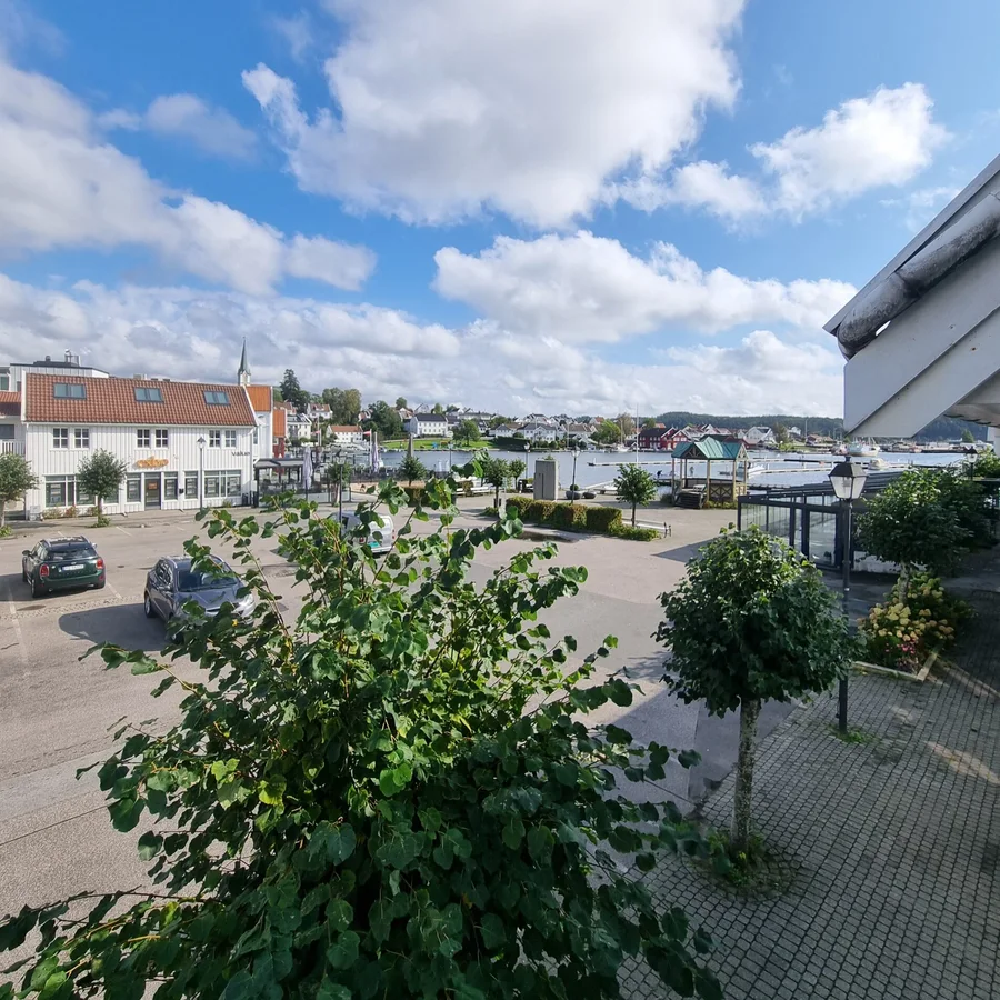 Utsikt over Lillesand sentrum fra klinikken