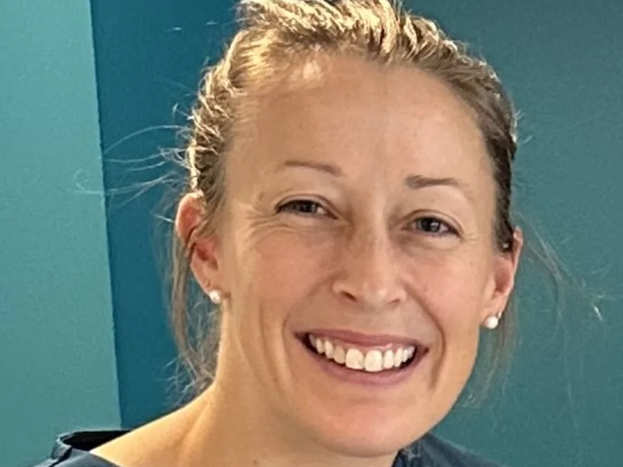 Administrasjon og assistent Fanny Horn Birkeland ved Lillesand Tannlegesenter