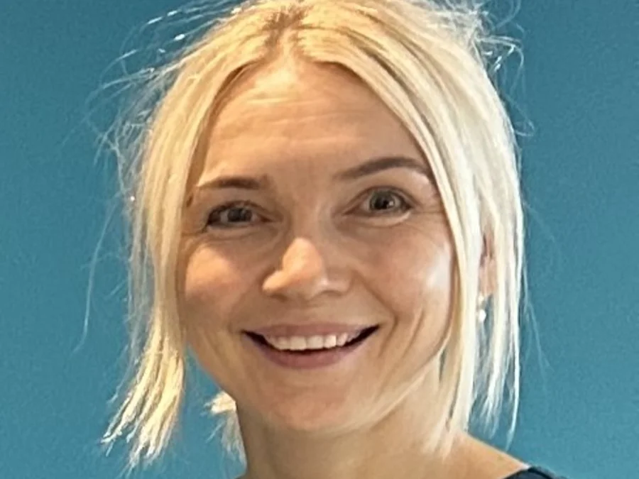Tannlegeassistent Lillian Ravnåsen Kristiansen ved Lillesand Tannlegesenter