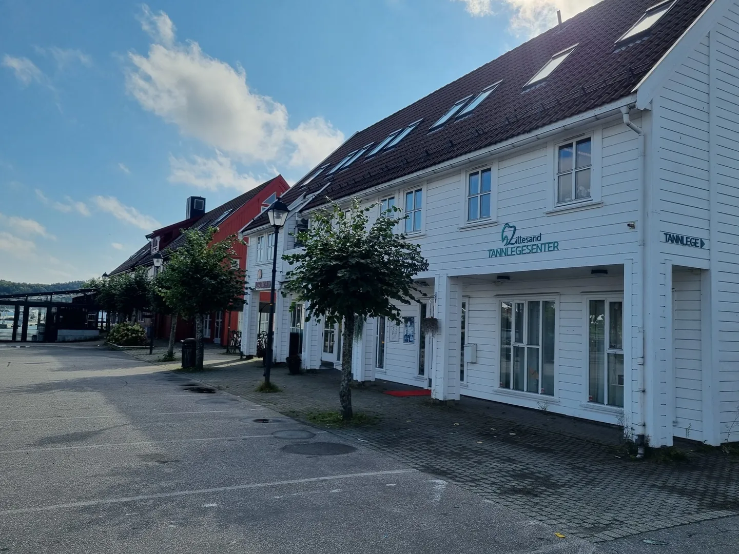 Lillesand Tannlegesenter i Torvgården, sett fra Havnegata